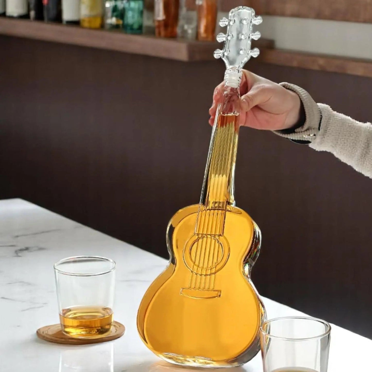 Guitar Whiskey Decanter – 1000ml Borosilicate Bottle with Stand Geniogoods