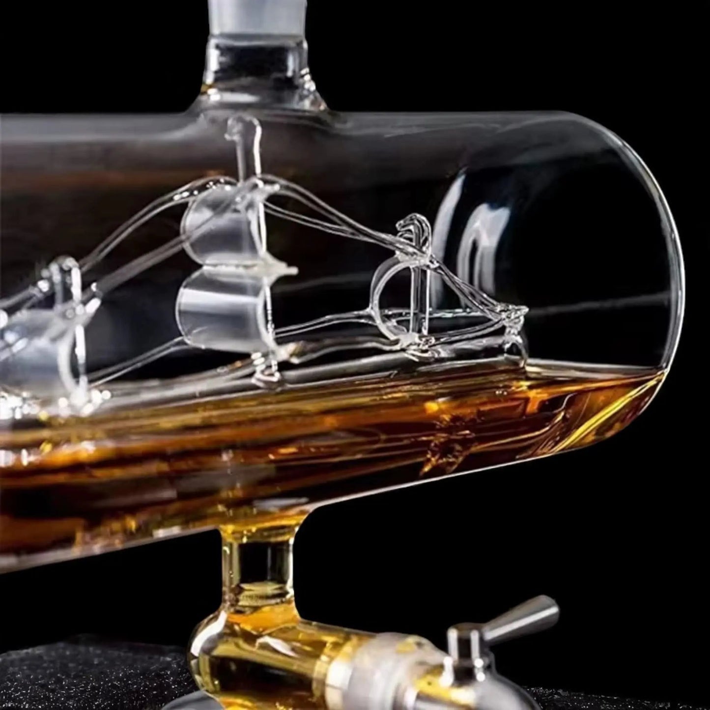 Ship Whiskey Decanter Set – Nautical Gift with Glasses & Base Geniogoods