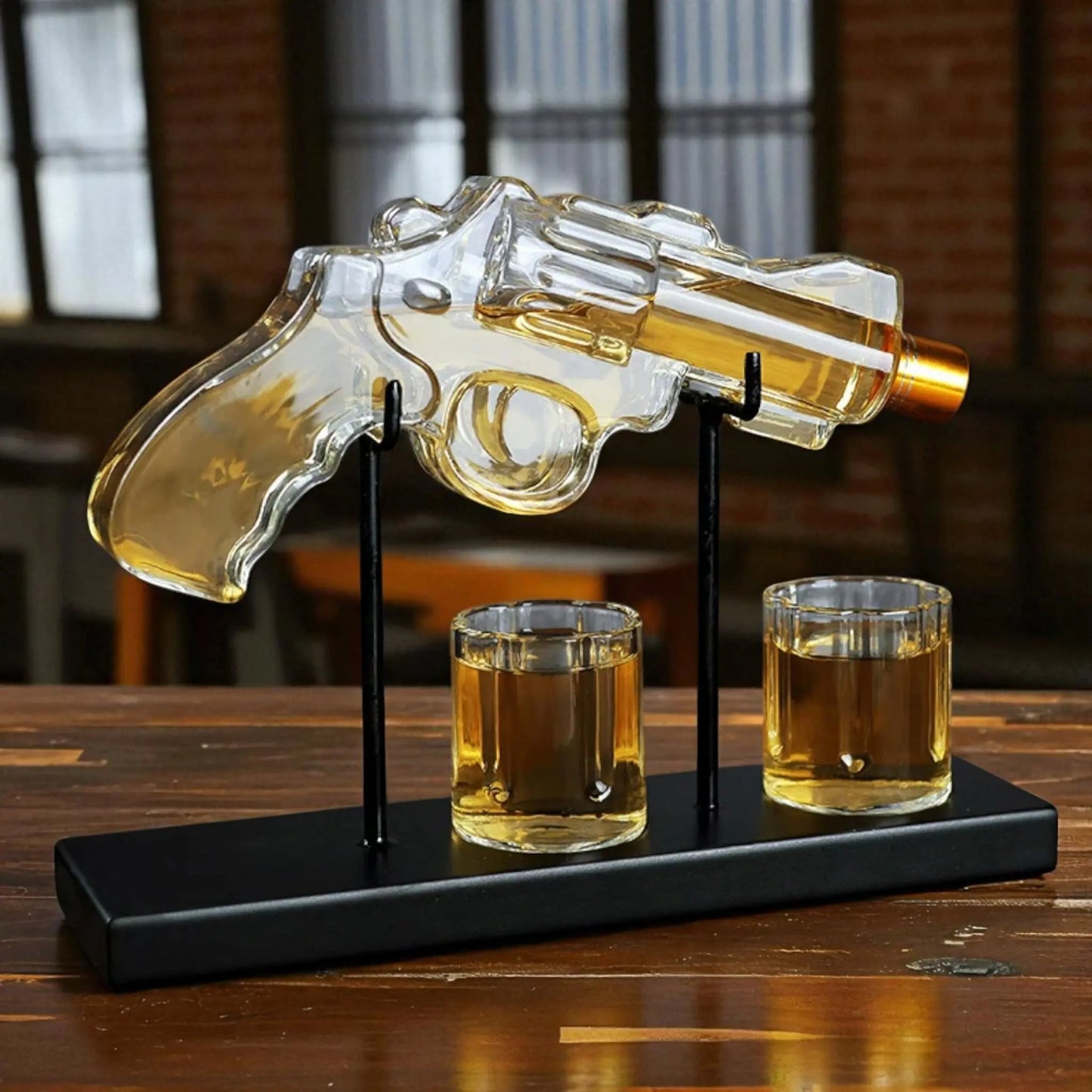 Whiskey decanter gun set – glass pistol bottle with 2 shot glasses Geniogoods