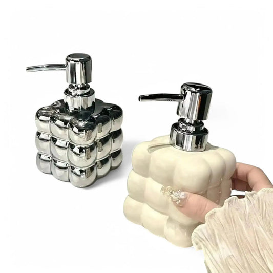 Creative-Bathroom-Decor-for-Small-Spaces-Functional-Design-That-Delights Geniogoods