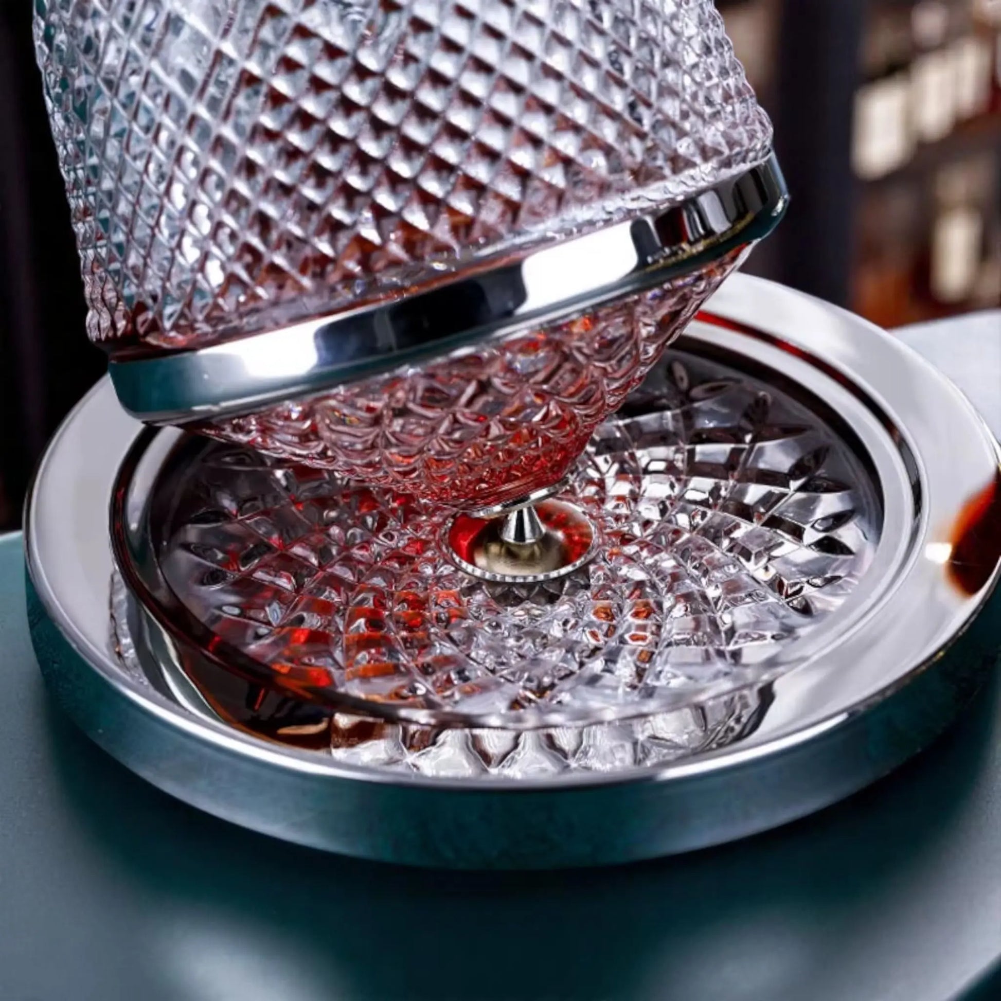 Rotating Crystal Whiskey Decanter – 1500ml Lead-Free with Tray  Geniogoods