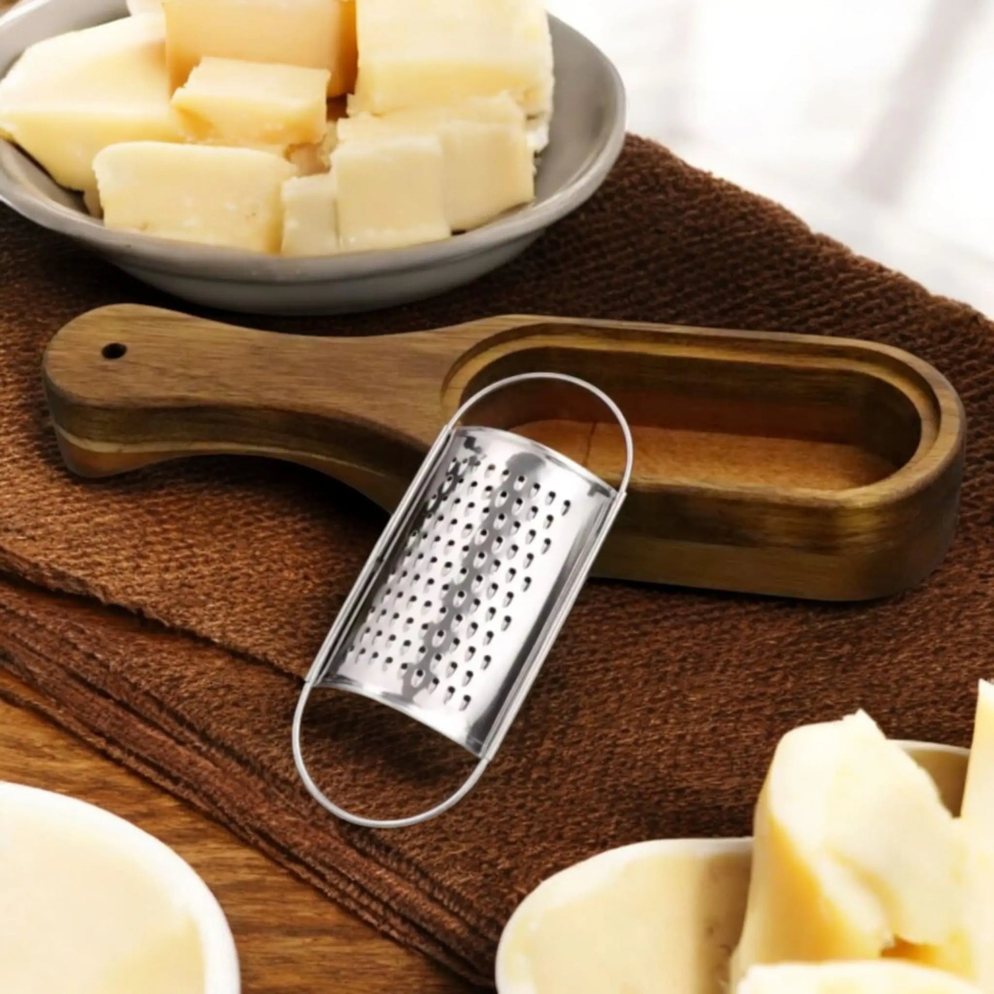 Stainless Steel Cheese Grater with Acacia Wood Collector – Durable & Stylish Geniogoods