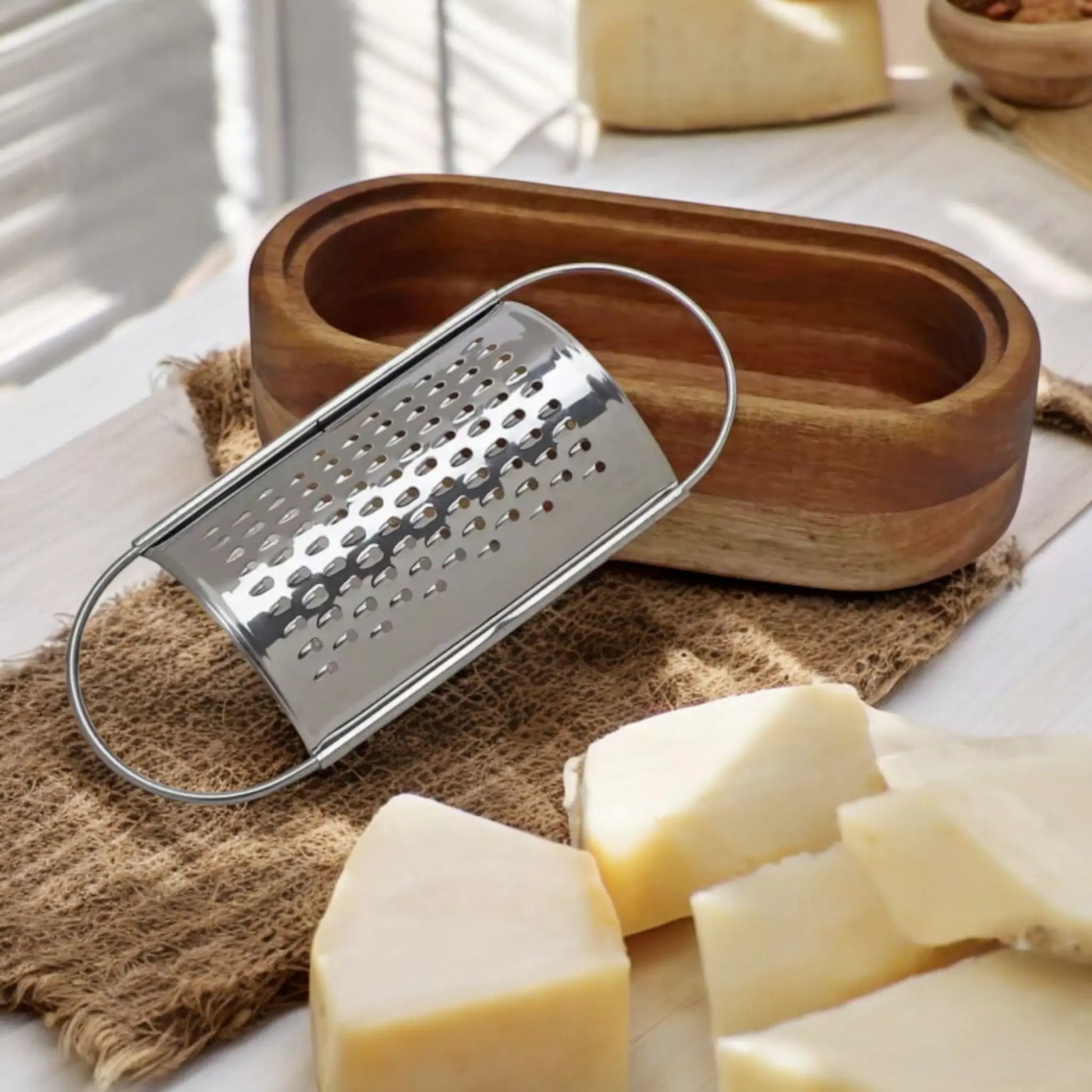 Stainless Steel Cheese Grater with Acacia Wood Collector – Durable & Stylish Geniogoods