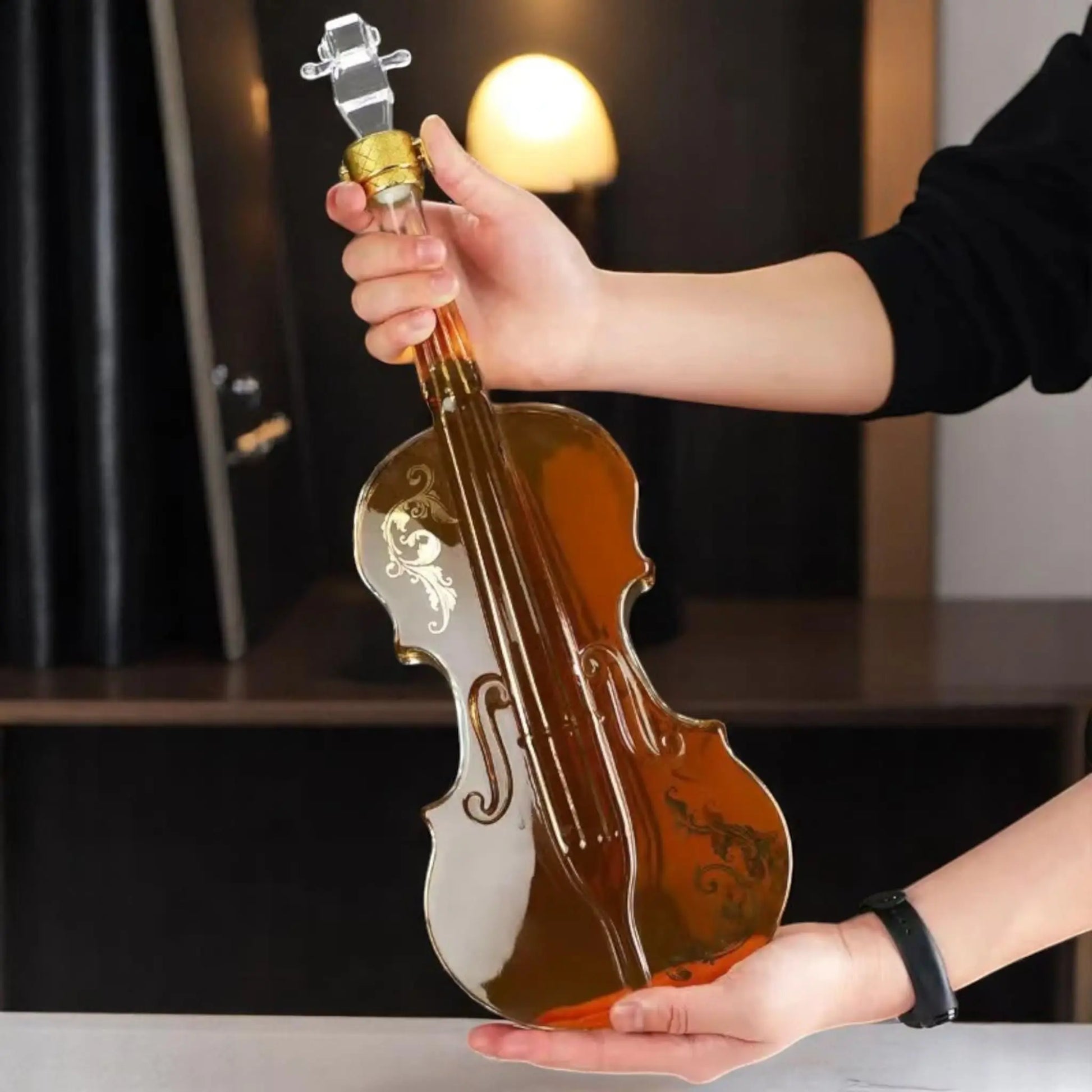 Violin Whiskey Decanter – 1000ml Borosilicate Glass with Stand - Geniogoods