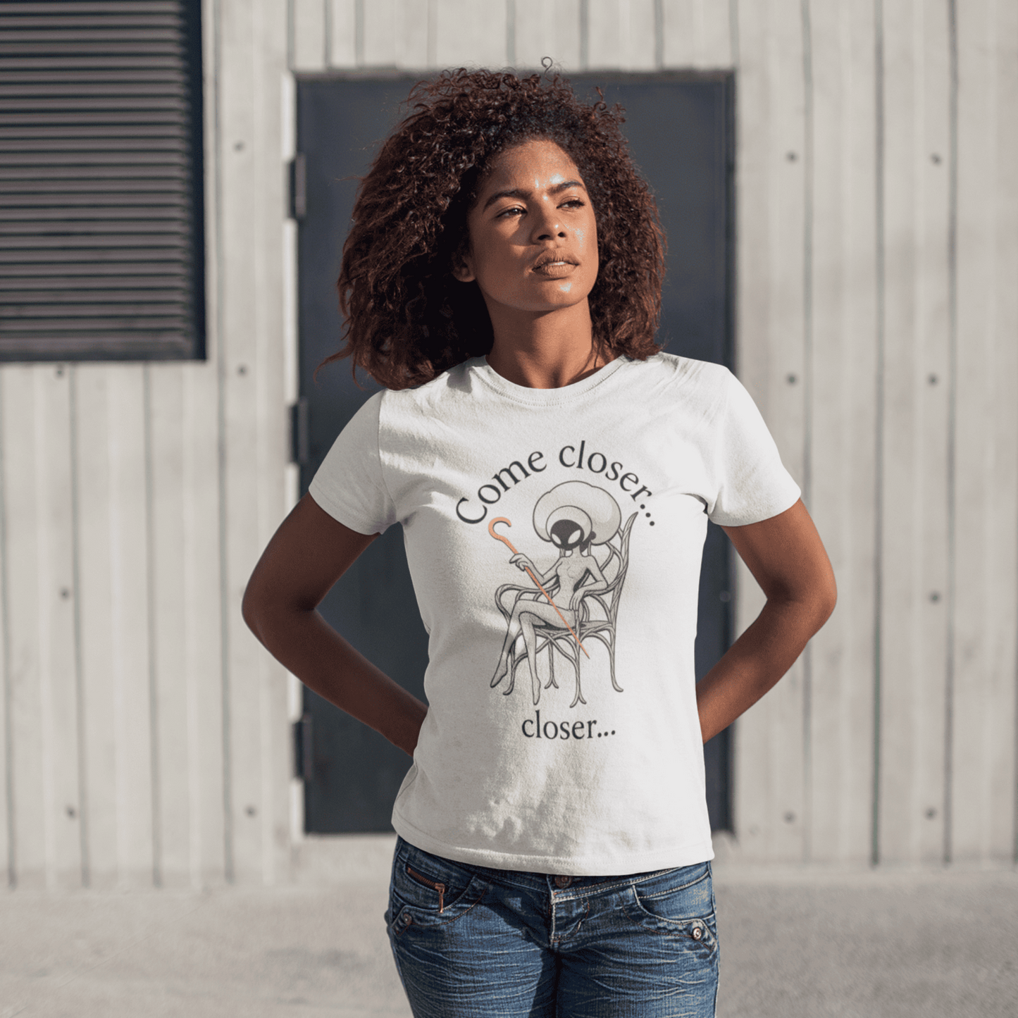 Come Closer T-Shirt – Dark Minimalist Fan Art Design – fan-made gamer merch by GenioGoods