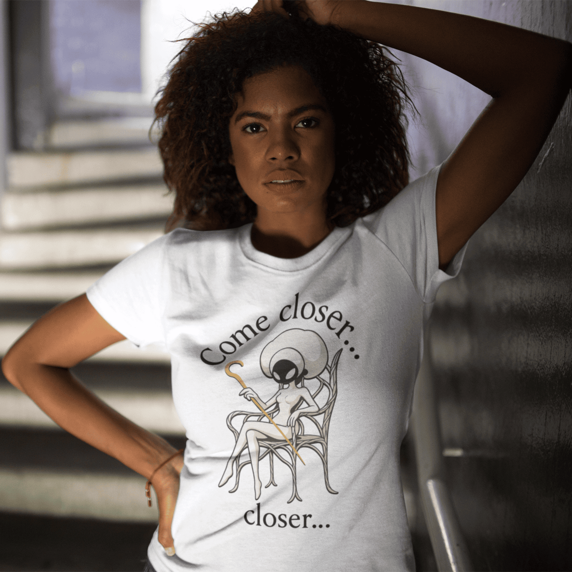 Come Closer T-Shirt – Dark Minimalist Fan Art Design – fan-made gamer merch by GenioGoods