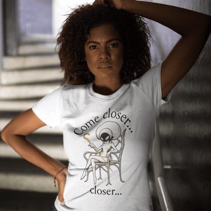 Come Closer T-Shirt – Dark Minimalist Fan Art Design – fan-made gamer merch by GenioGoods